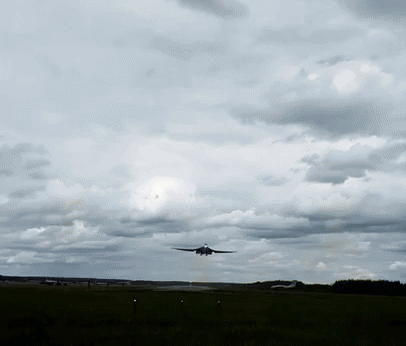 КИЕВ ОТВЕТИТ ЗА КУРСК. GIF С ТГ-КАНАЛА "ВОЕННАЯ ХРОНИКА"
