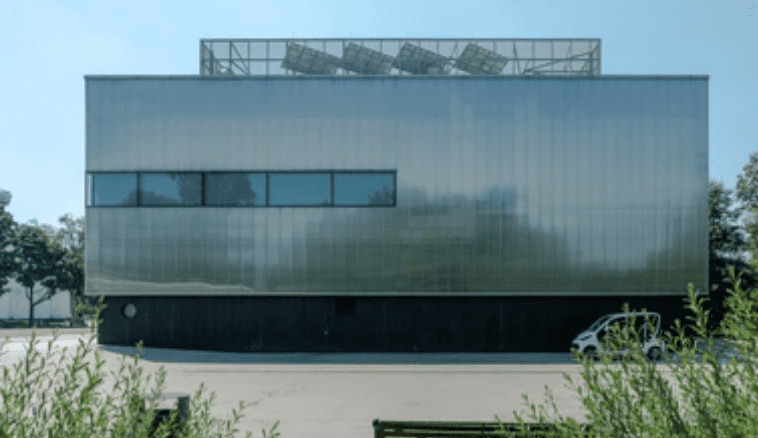 Облицовка фасадов зданий;
