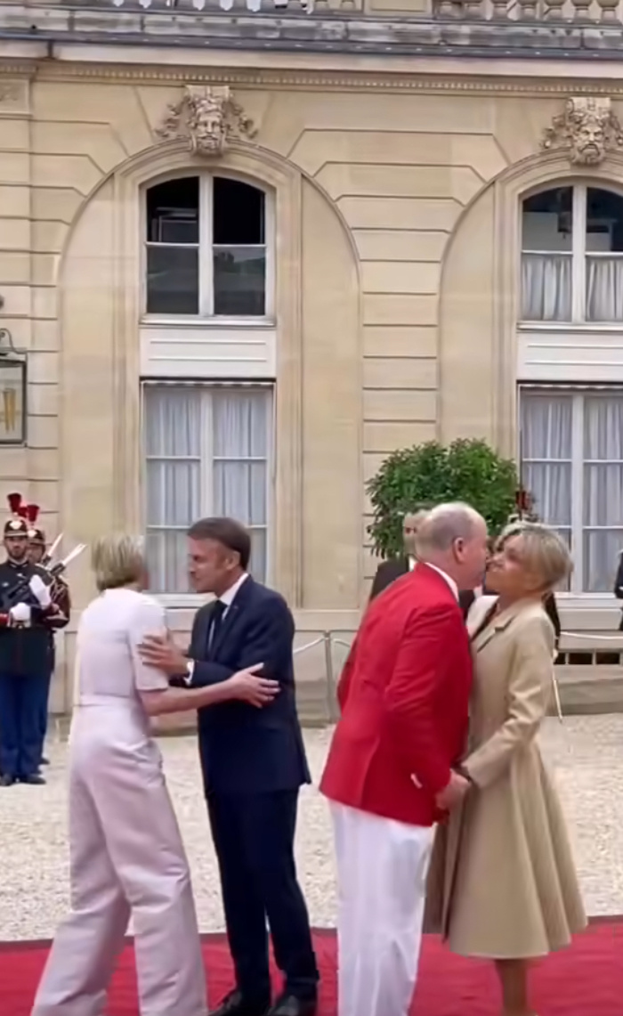 на открытии прием был пышным ( французская первая пара и Шарлен с Альбером де Монако)