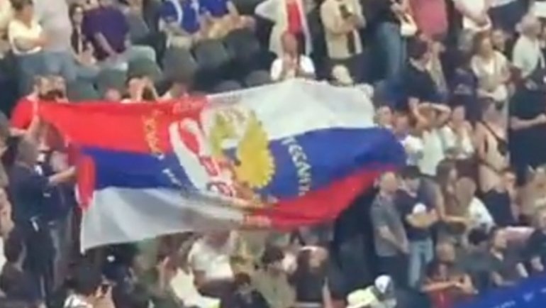    Российский флаг вывесили на Олимпиаде.Скриншот