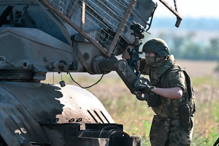    К утру понедельника, по наблюдениям военных обозревателей, на курском направлении сохранялась напряженная, но относительно стабильная обстановка.   
Фото: © Станислав Красильников, РИА «Новости»