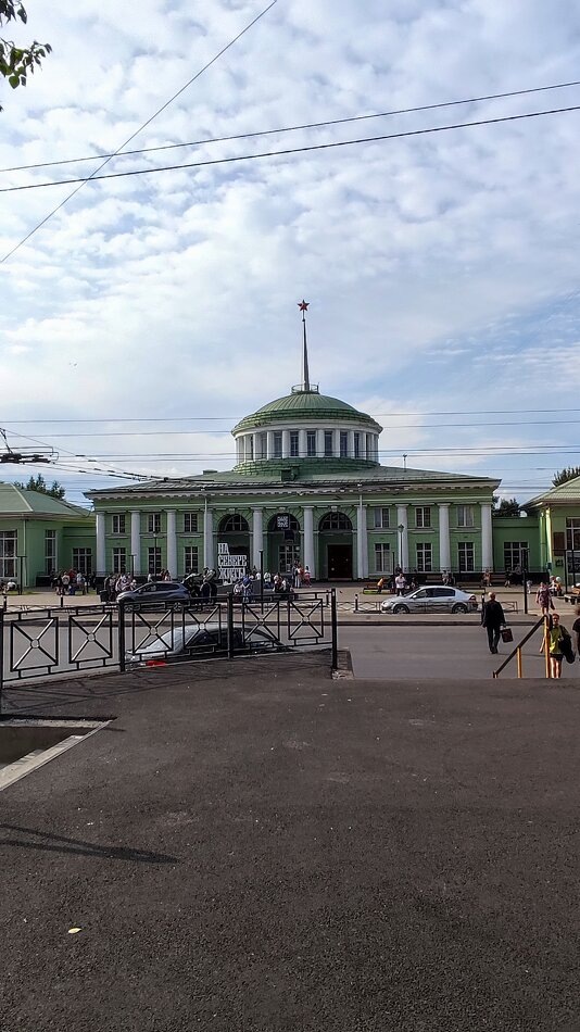 
Это жд вокзал Мурманск.