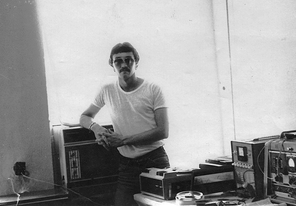 В радиоузле. 1981г. Фото автора.