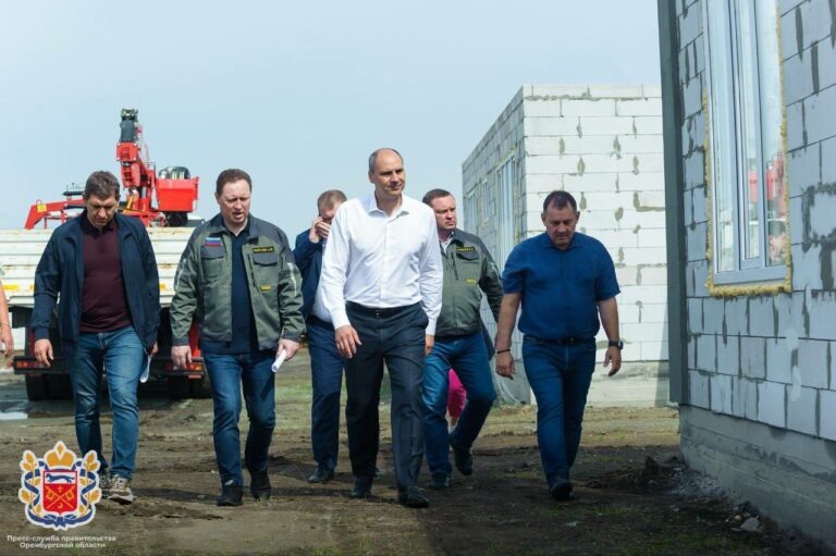    Денис Паслер проконтролировал ход восстановительных и строительных работ в Орске Марина Шарт