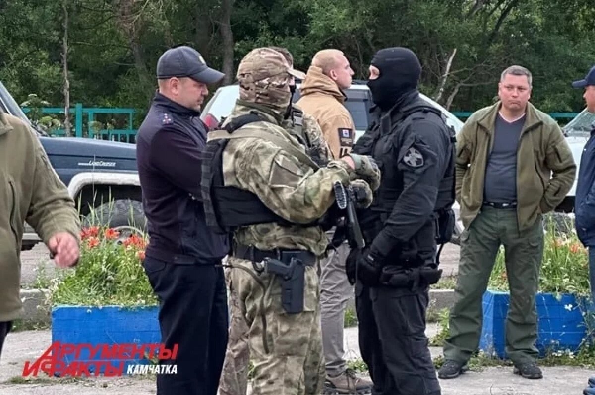    Руководителя «Красного труженика» Бокова силовики вывели из здания