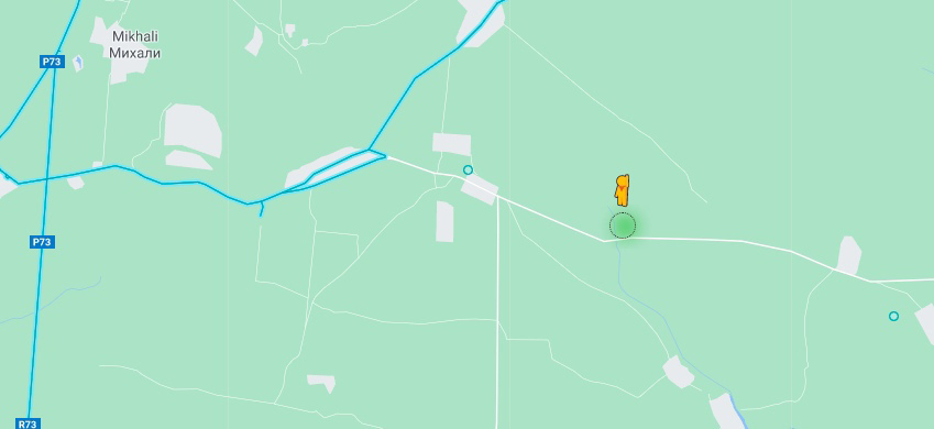 Белые полоски дорог слева уже отсняты автомобилем Гугла, потому-что он смог проехать. Дороги в правой части карты не проезжаемые для легковушки.
