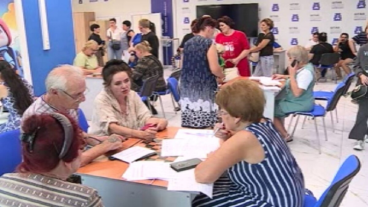    В Штабе общественной поддержки помогают переселенцам из приграничья Курской области