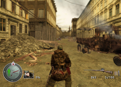 Первая игра в серии "Sniper Elite" отличалась своей сложностью. Геймплей в ней был устроен таким образом, что игроку требовалось учитывать вес пули, силу ветра и его направление, а также другие параметры