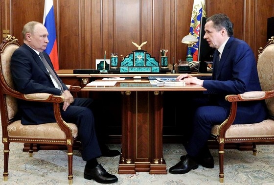   Владимир Путин, Вячеслав Гладков