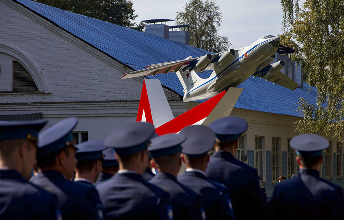 Губернатор Тверской области наградил воинов-гвардейцев