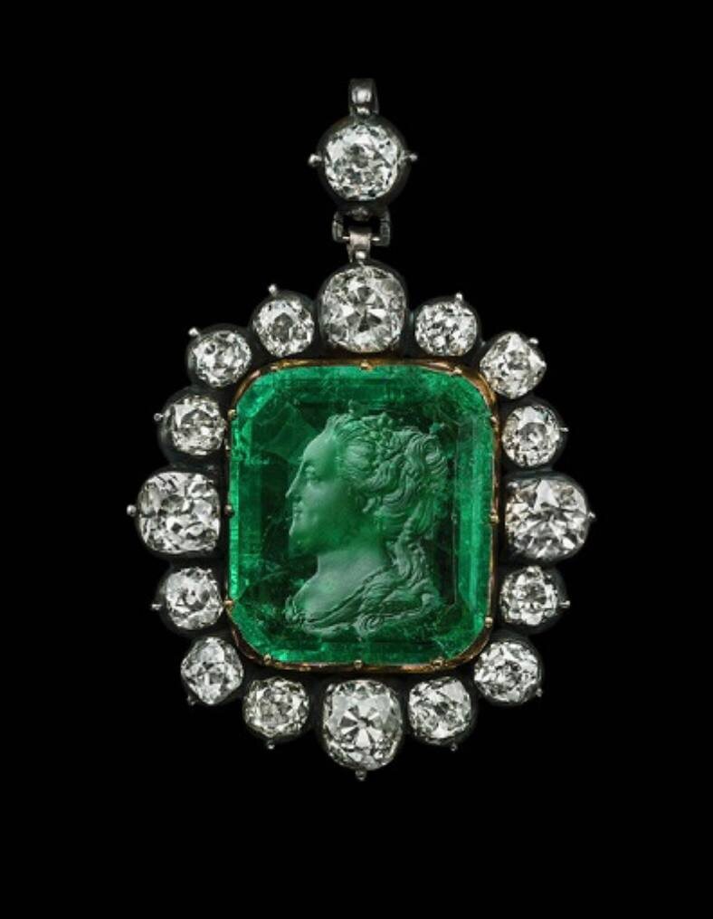 Фото: https://www.lecolevancleefarpels.com/