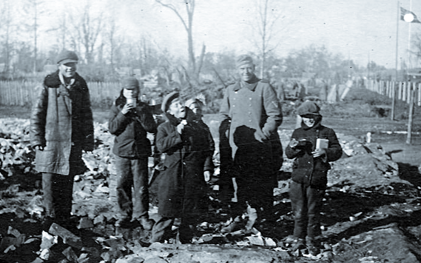 Немец и юная советская шпана, 1941 г.