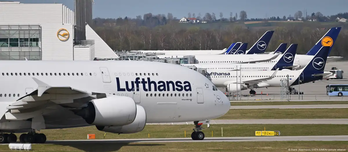 Самолет Lufthansa в Мюнхене. Фото: Frank Hoermann/SVEN SIMON/picture alliance  