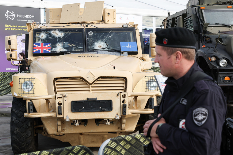 Защищенный автомобиль Husky (Великобритания) на выставке трофейной техники 
Фото: Игорь Пантин