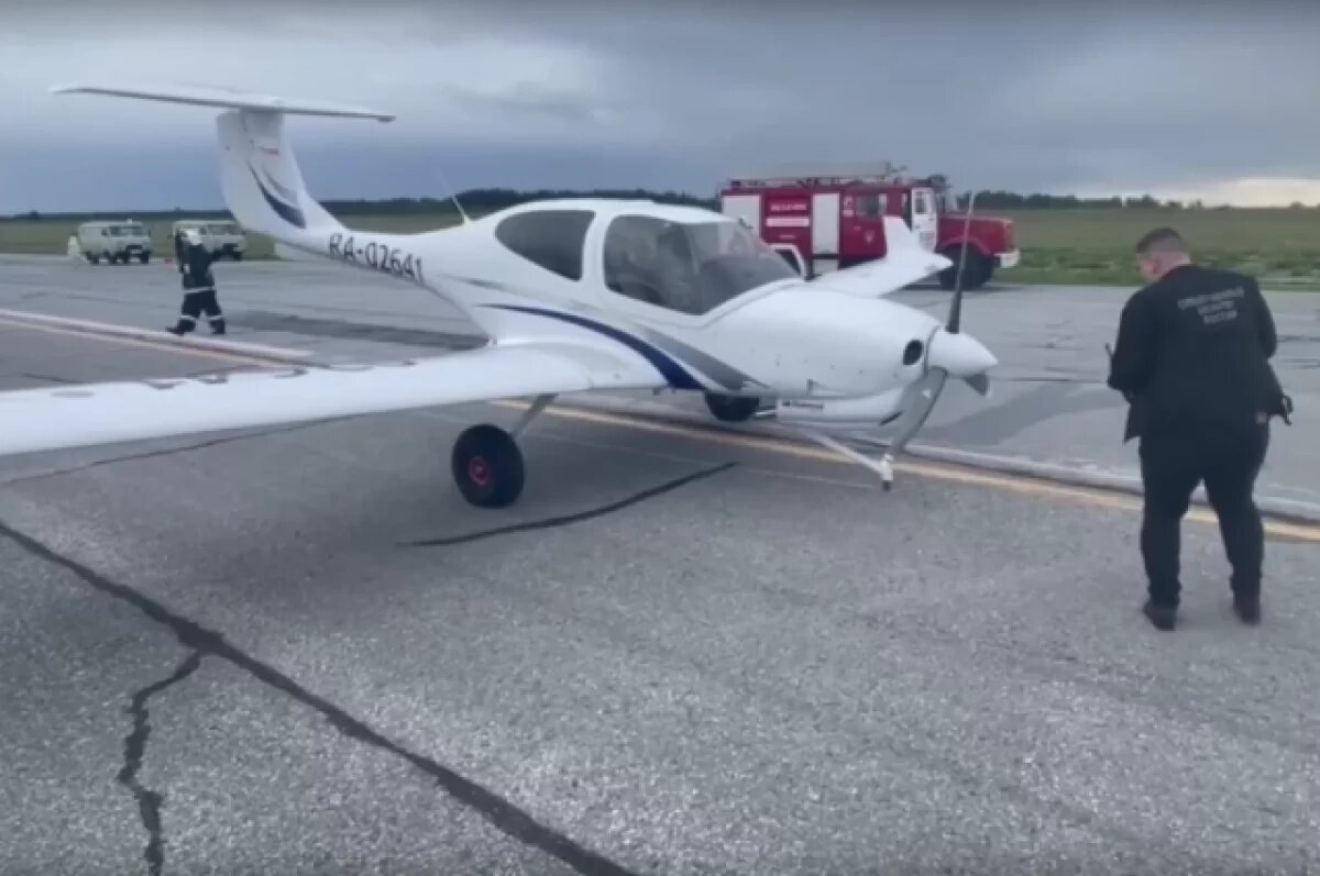    Учебный самолёт УИГА потерял колесо во время взлёта