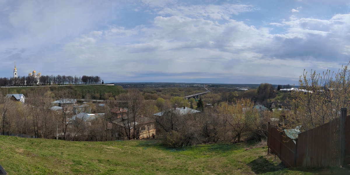 Вид на Свято-Успенский кафедральный собор с Георгиевской улицы.