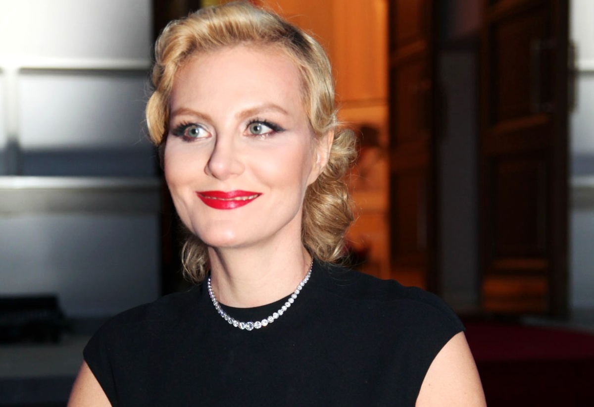 на фото Рената Литвинова 