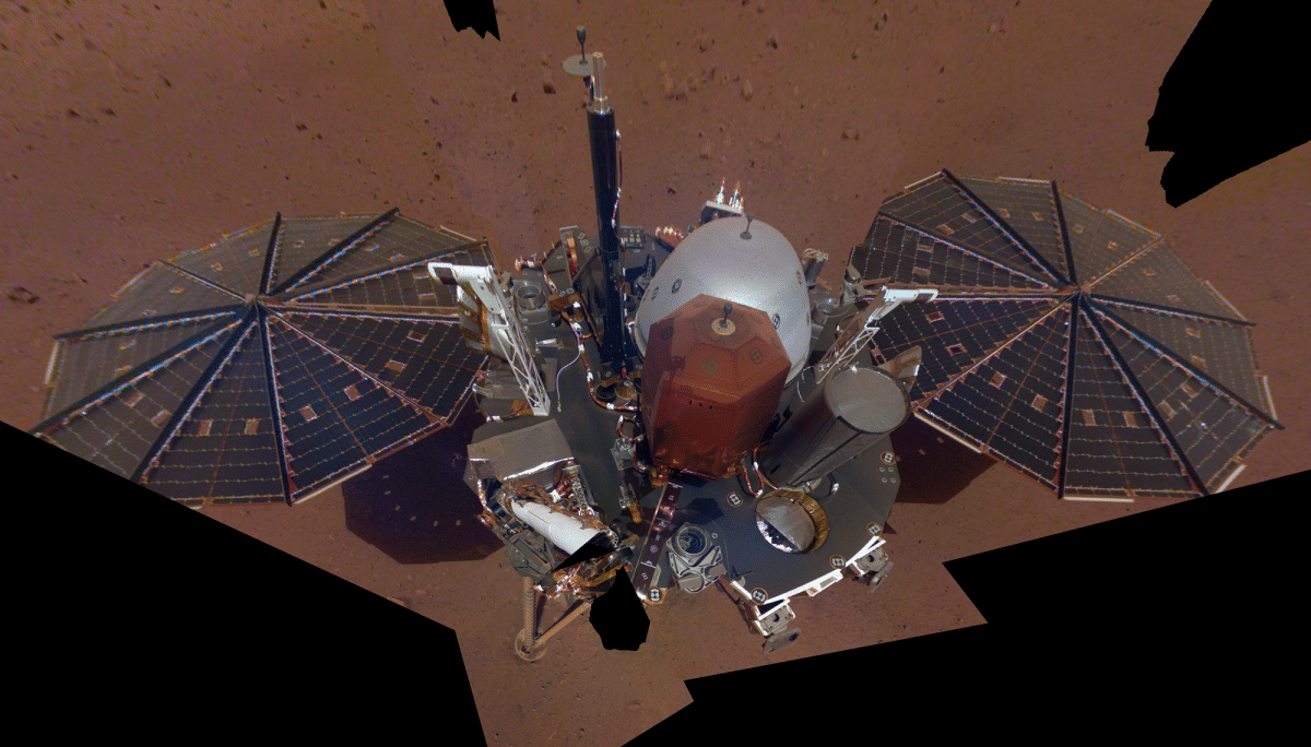    Первое селфи посадочного аппарата NASA InSight на Марсе, сделанное 6 декабря 2018 года / © NASA/JPL-Caltech