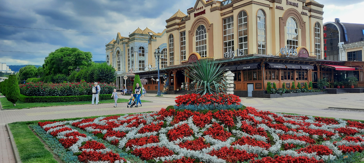 Кисловодск - цветники на Курортном бульваре