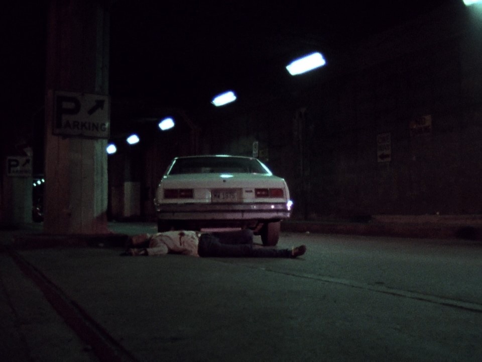 В самых страшных эпизодах этого фильма режиссёр добивается максимального воздействия на зрителя тем, что не предпринимает никаких усилий, чтобы его напугать - ни музыки, ни скримеров. 