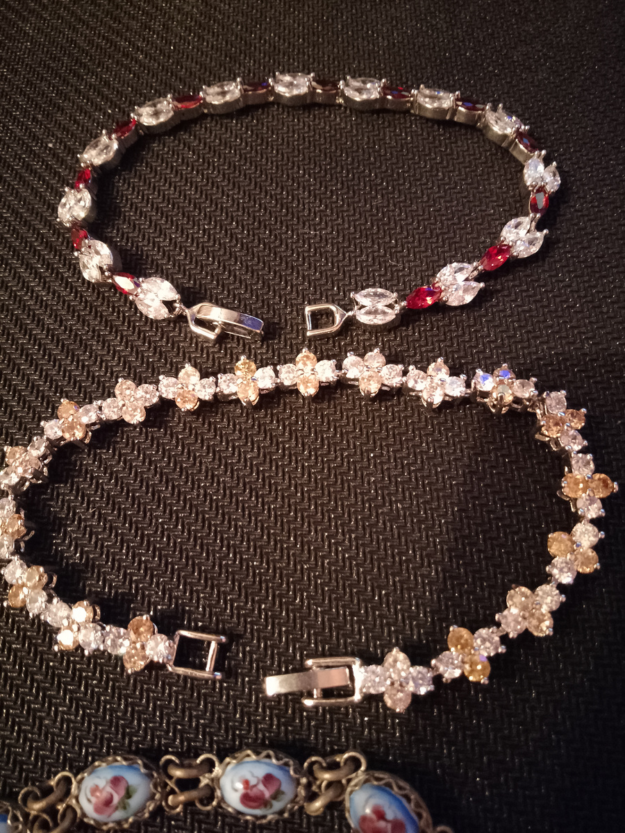 Браслет с цирконами. Фото автора