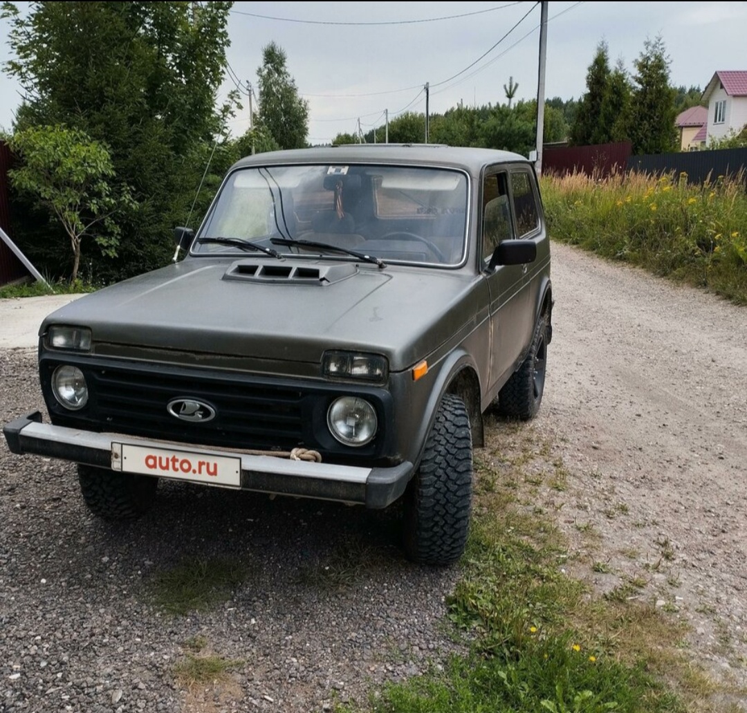 Фото с сайта Auto.ru. Рестайлинговая "Нива" 1997 года 