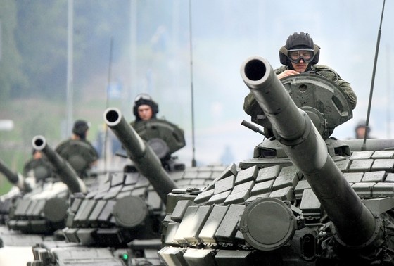    Танки Т-72Б1 в колонне военной техники