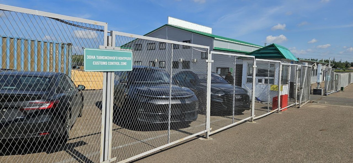 Хранение машин на открытой площадке свх