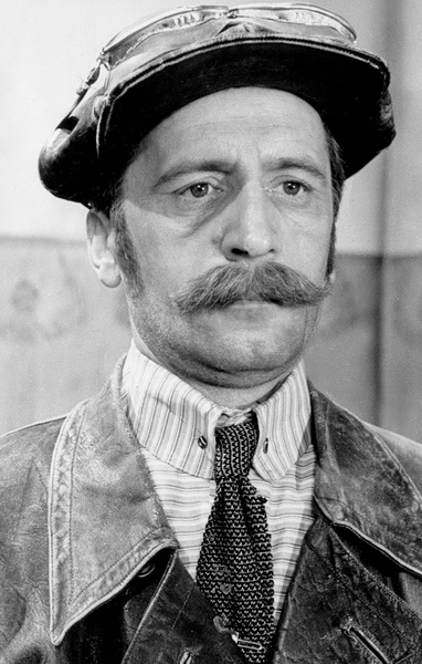 В фильме "Золотой теленок"