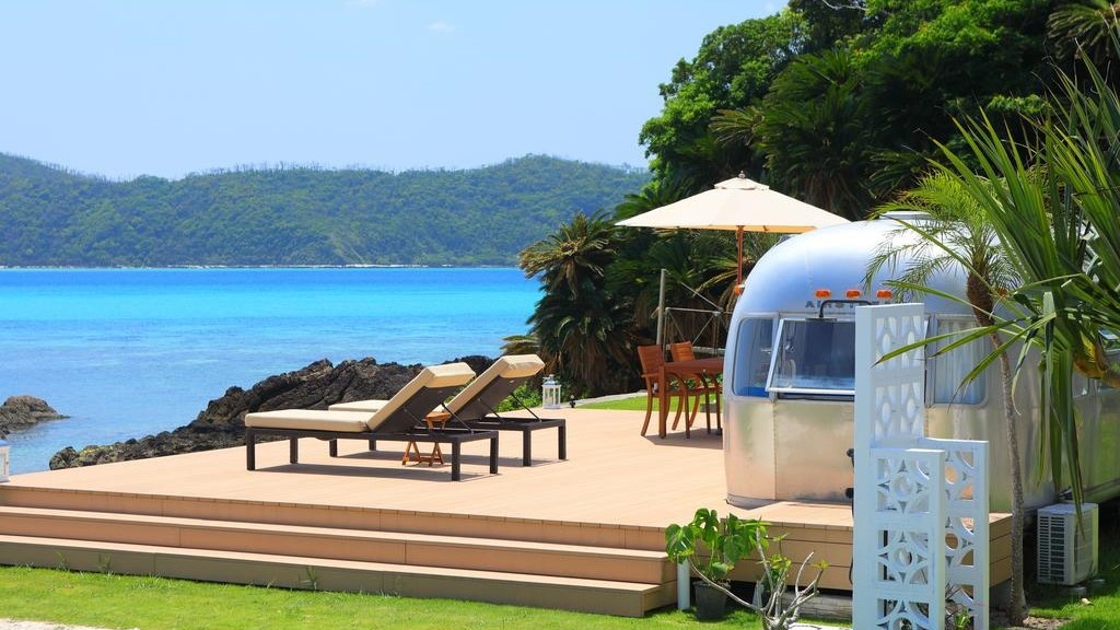 Любителям пляжного отдыха подойдёт Twinpalms Tented Camp: стильный и поистине изысканный глэмпинг, расположенный возле пляжа Банг тао