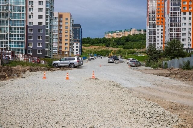    Всего асфальтируют порядка 2,8 км дорог. Фото: администрация Владивостока