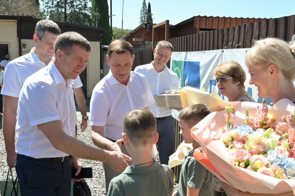 Глава Сочи Андрей Прошунин встретился с семьей участника СВО.