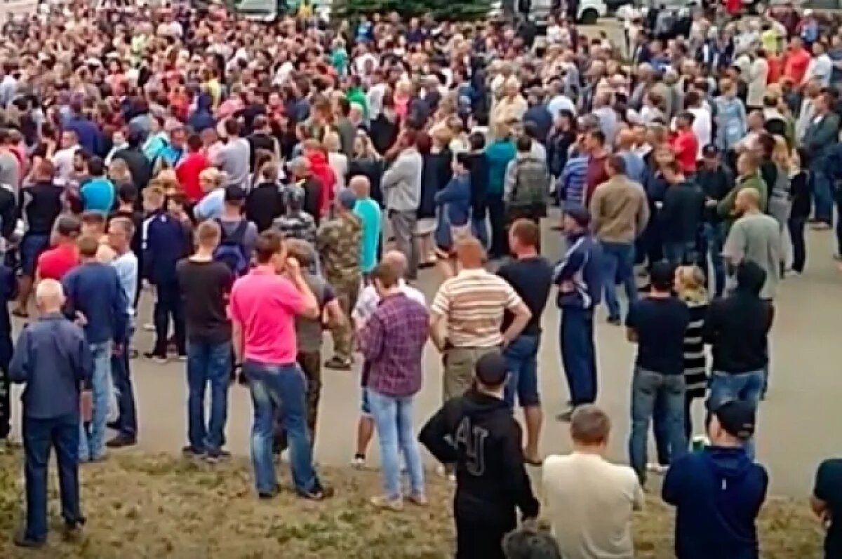    Под Волгоградом прошел сход после нападения на многодетную семью и полицию