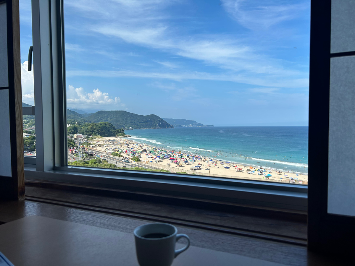 Вот такую красоту из номера наблюдаем.