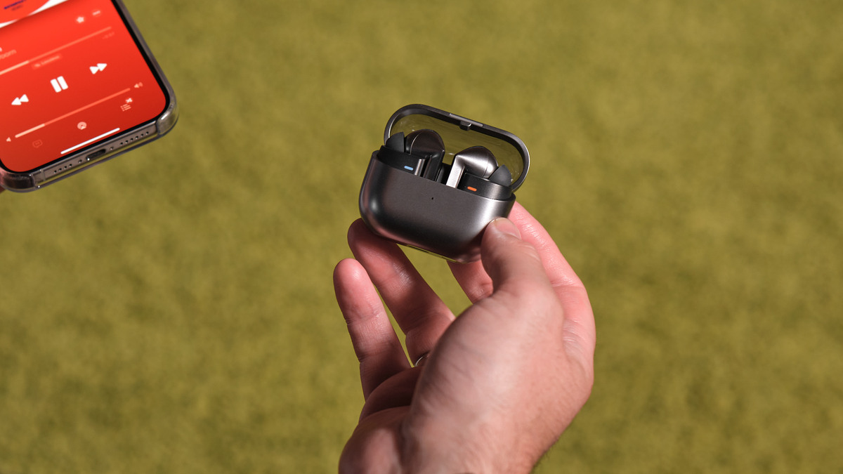 Samsung Galaxy Buds3 Pro. Фото: Илья Кичаев / Wylsacom Media