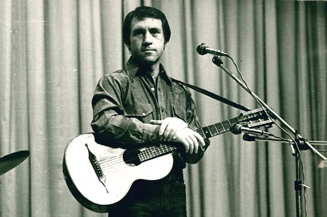 «Молча ждал весь зал». Почему на концертах Высоцкого не аплодировали? / Владимир Урецкий / Из личного архива