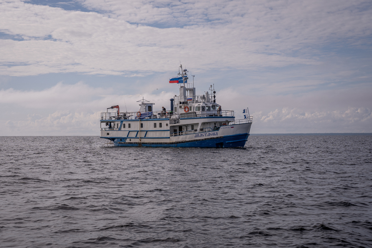 Судно «Анастасия», специально переоборудованное для водолазов, подводных съёмок и океанографических исследований