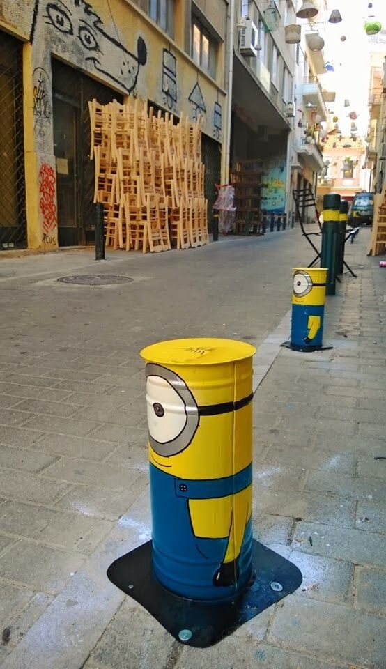 Ограждение в виде миньёнов, ну разве не весело.