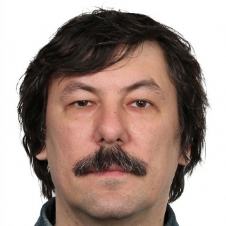 Берлов С.Л. к.ф-м.н, преподаватель математического центра, учитель 239 ПФМЛ, призер Международной олимпиады по математике 1988 г., автор книги "Петербургские математические олимпиады": «Хорошая мотивация - 90% успеха. Не надо "удерживаться" в матцентре, если видно, что ребёнок "не тянет" и ему не особо интересно - лучше сосредоточиться на том, что ребёнку реально интересно».