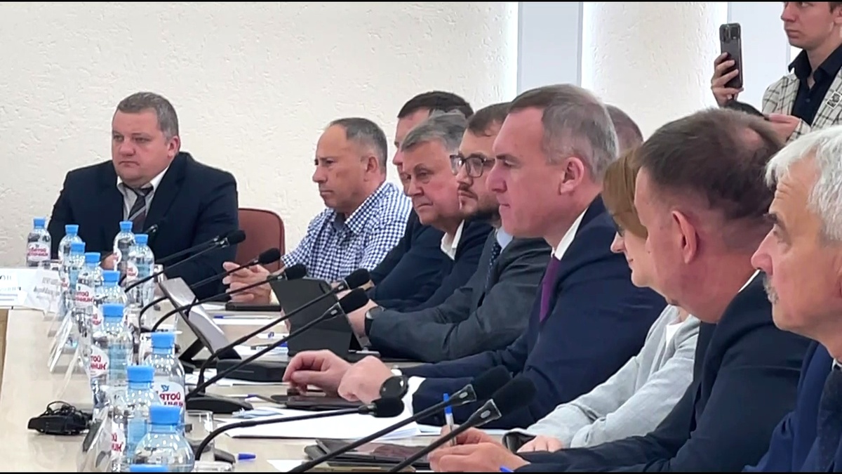    Няганцы рассказали Руслану Кухаруку о нехватке узких специалистов в медучреждениях