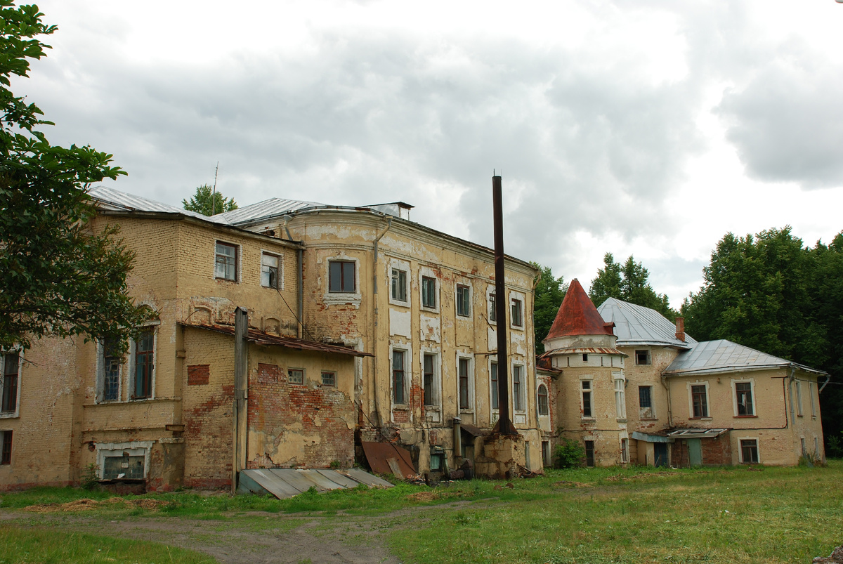 Усадебный дом со стороны парадного двора