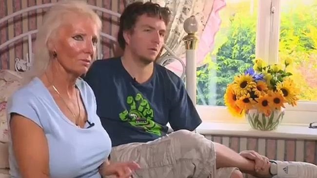 Здесь Филу 39, а Джоан - 77 лет. Как видно, они не расстались и всё ещё живут вместе