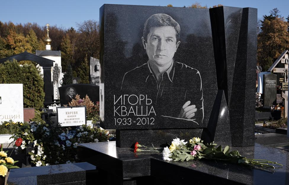  «Чтобы помнили» — помните цикл документальных передач, которые много лет на телевидении вел Леонид Филатов? Его программы были об ушедших из жизни актерах - известных и незаслуженно забытых.-12