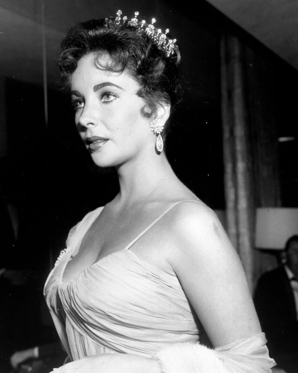 1957 год: Элизабет Тейлор на церемонии «Оскар» 