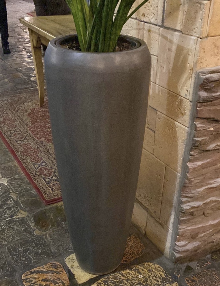 Пластиковый горшок