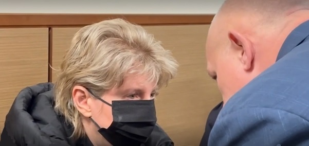 Многодетная мать Юлия Логинова в зале суда