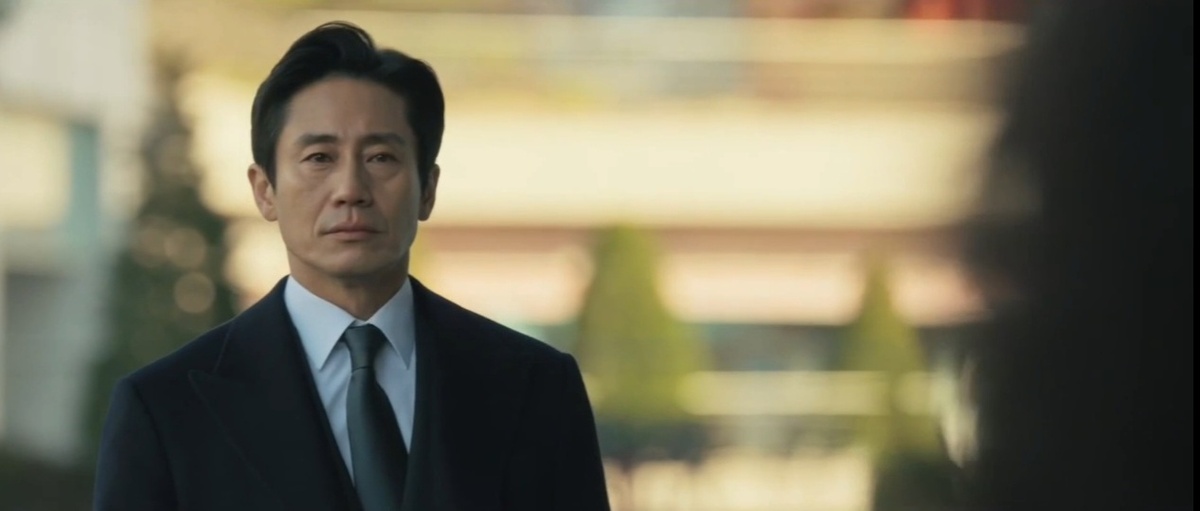 Главный герой руковолитель аудиторской группы Шин Ча Иль (Син Ха Гюн). Строг, вежлив, проницателен. Даже если такие мужчины не существуют, хочется верить в сказку.