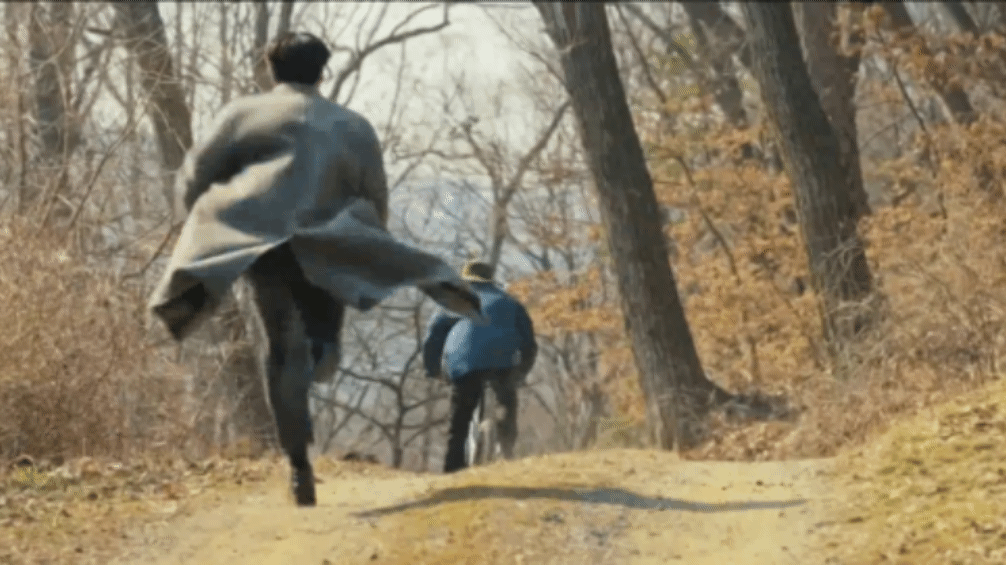 - Кто вы такой? - Бонд, Джеймс Бонд, ой. -Руководитель аудиторской группы JU Construction Шин Ча Иль, к вашим услугам.