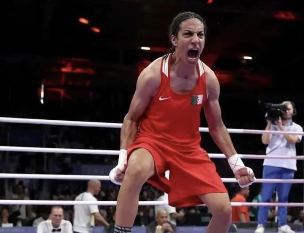 В мужеподобную спортсменку Иман Хелиф летят стрелы со всех сторон. Нести флаг Алжира на церемонии закрытия Олимпиады она не решилась