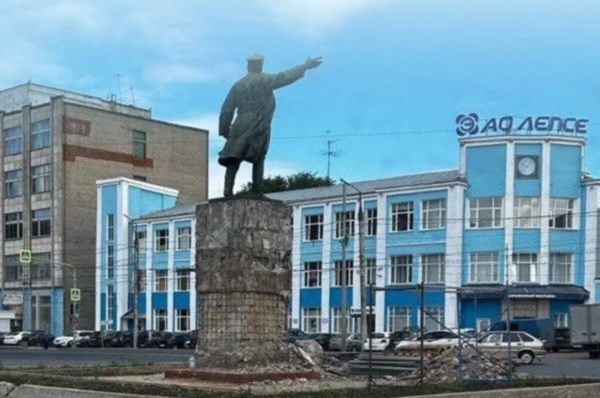    Ремонт памятника, установленного в 1957 году, планируется завершить до 21 сентября этого года